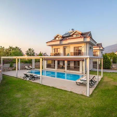 빌라 Prestij Garden 4+1 , Oezel Havuzlu,